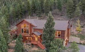 Endless mountain views from every corner