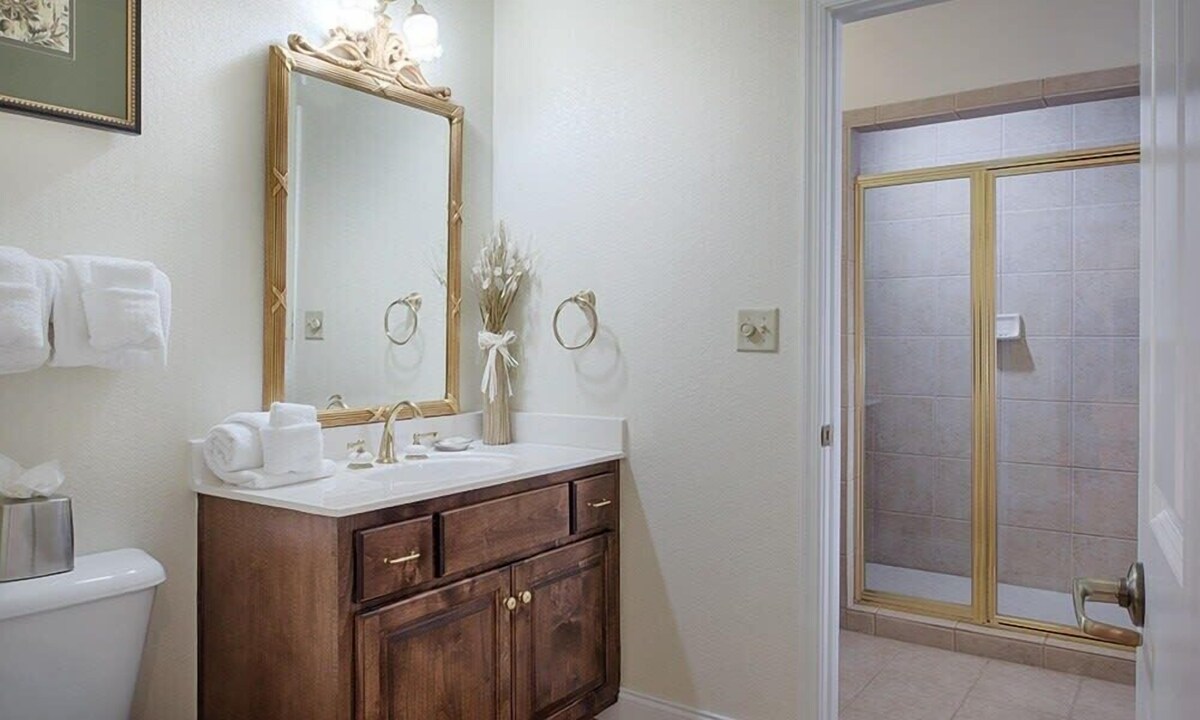 Relax in Style: 1BR Condo w/ Balcony at Wyndham GG