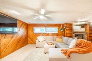 Relax in the basement living room, which features a large, comfortable couch and a stylish bar. It's an ideal space for socializing, entertaining, or simply unwinding after a day of activities.