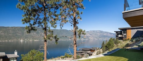 Breathtaking Lake Views to Walk Out Syn-Lawn. 