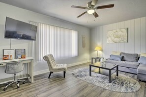 Living Room | Smart TV | Desk w/ Chair