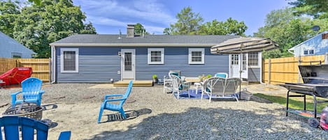Bayville Vacation Rental | 3BR | 1BA | 1,000 Sq Ft | 2 Steps Required for Access