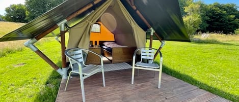 Safari Zelt mit 2 bequemen Betten incl. Bettzeug-Zelteinblick