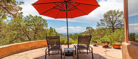 This special property in the foothills above Santa Fe affords stupendous views.