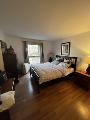 Bedroom - Queen Bed