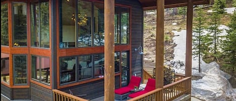 A mountain modern cabin with gorgeous windows to enjoy the surrounding views