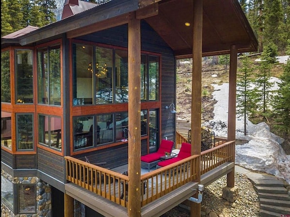 A mountain modern cabin with gorgeous windows to enjoy the surrounding views
