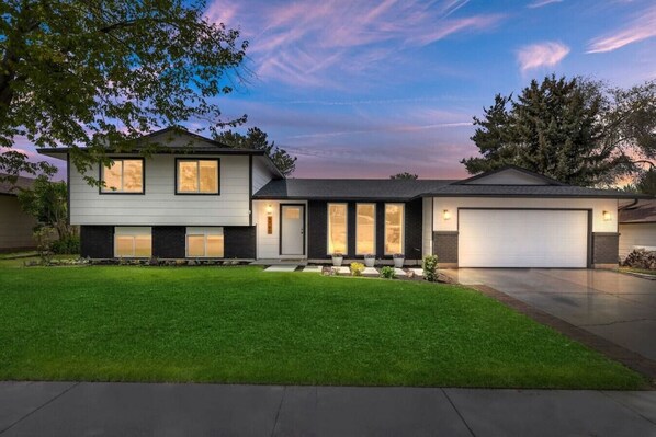 Front of the house featuring its expansive driveway