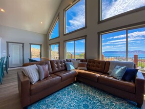 Cozy up on the couch and soak in panoramic lake views through stunning picture windows.