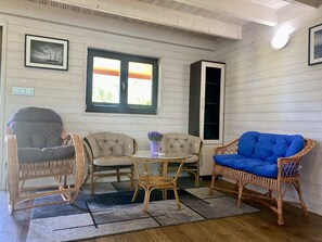 Spacious living room with full equipment. 