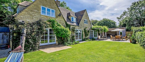 Burghfield Cottage Garden - StayCotswold