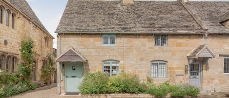 Midsummer Cottage - StayCotswold