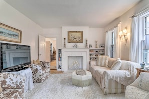 Living Room | Smart TV | Free WiFi