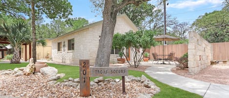 Welome to the the the Three Sisters (Trois Soeurs) Casitas! Casita #1 is the first on the right when entering the property.