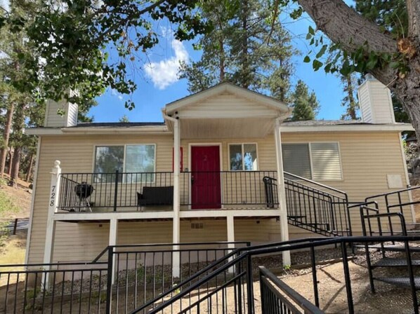 Front view of Lake View Cabin#1 during summer