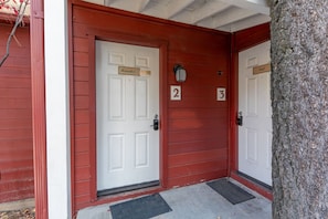 Cozy Hollow Cabin #2 front door