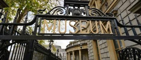 National Museum of Ireland only 04 minutes away!! (265 m on foot)