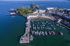 Four Seasons - 2 Bedroom Apartment - Tenby (11623)
