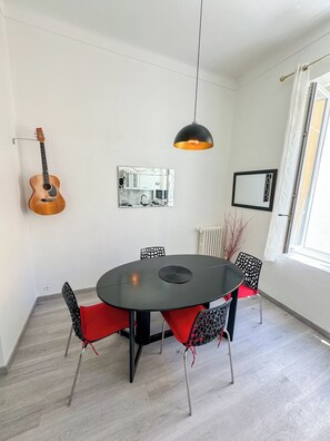 L'espace repas et salon