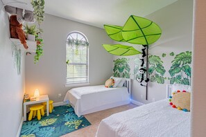 Jungle Inspired Room for Kiddos with Friendly Inhabitants!
