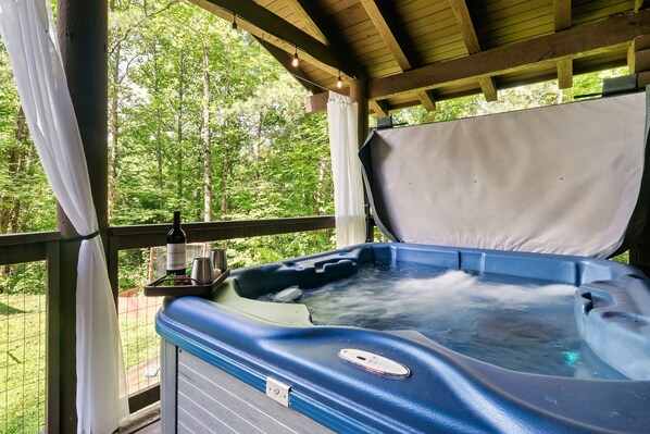 Outdoor spa tub