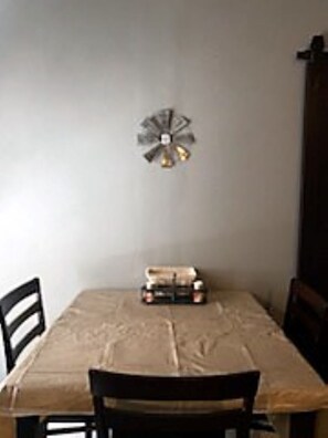 table seating for 4. 