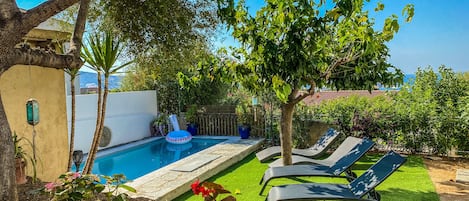 Piscine avec jardin privée,vues sur la mer