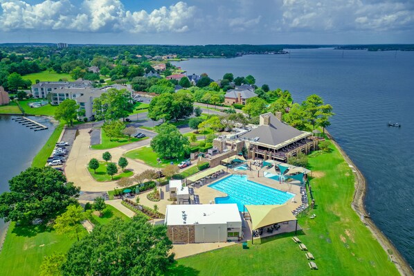 Yacht Club, Breakwater Grill and Pool