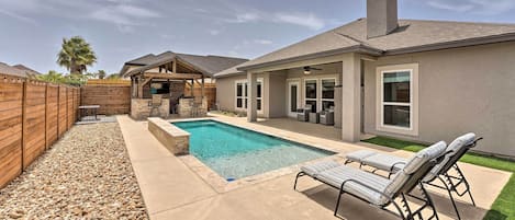 Corpus Christi Vacation Rental | 4BR | 3BA | 2,500 Sq Ft | 1 External Step