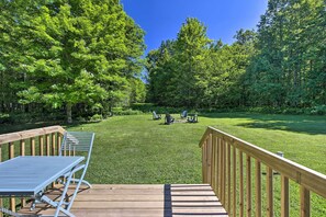 Deck | Outdoor Dining Area | Fire Pit | Gas Grill