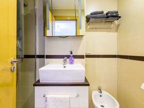 Braun, Zapfhahn, Armatur, Spiegel, Bad Sink, Sinken, Badezimmer, Lila, Gelb, Interior Design