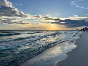 Gorgeous sunset view of your beach, just a 1 minute walk from the house. 🌞 🌊