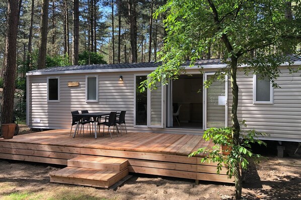 Stugans exteriör [sommar]