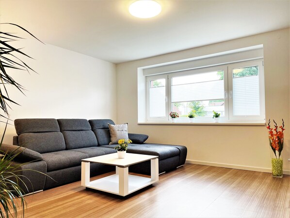 Wohnzimmer mit Ecksofa