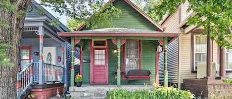 Indianapolis Vacation Rental | 1,300 Sq Ft | 2BR | 2BA | Stairs Required
