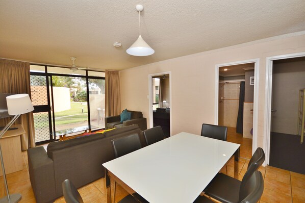 Kalbarri Riverview Holiday Apartments - Dining area