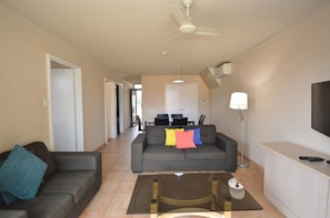 Kalbarri Riverview Holiday Apartments - View into the apartment