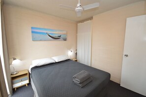 Kalbarri_Riverview_Holiday_Apartment_108 - Kalbarri Accommodatio - Master bedroom