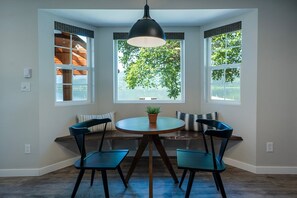 Breakfast with a view | Main Level