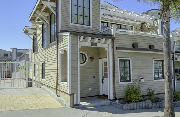 Welcome to Life is a Breeze. The beach condo is located in gated Ocean 17 community, just steps from the beach, pier, shops and dining.