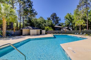 Lake Forest Pool