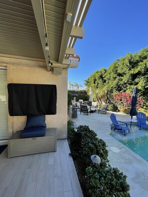 Beautiful outdoor living poolside! Lots of ways to entertain inc basketball net 