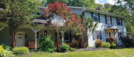 Home near Colgate and Seven Oaks Golf Course; sleeps up to 8 people; peaceful 