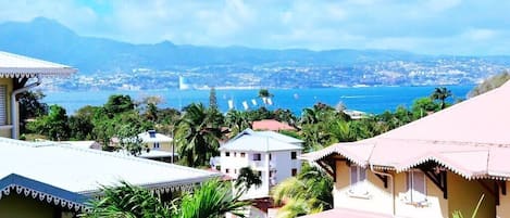 PHILEA : magnifique vue mer depuis la terrasse sur la baie de Fort de France