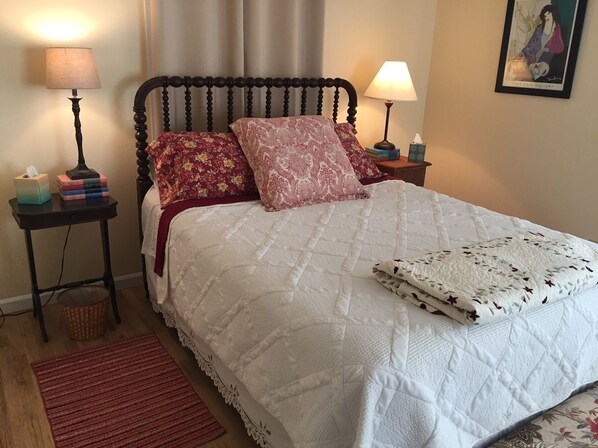 Queen bed in very spacious room with double closet and bay window!