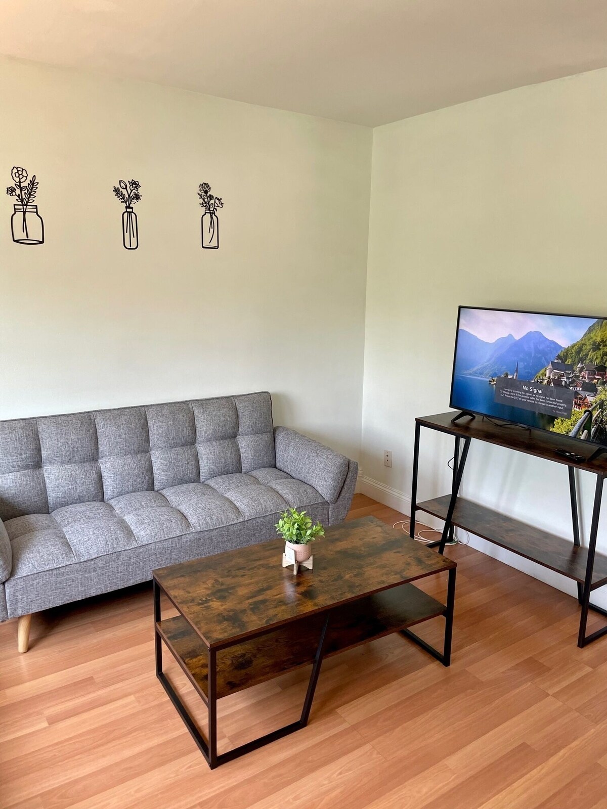 The Village – Private apartment w/ parking 5 min walking