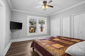 Bedroom 1with 1 king size bed
