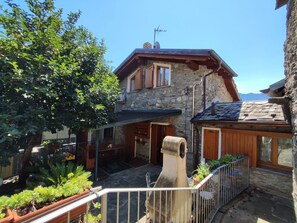 Sky, Plant, Building, Property, Window, Fence, Tree, House, Cottage, Residential Area