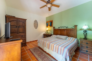 Downstair room/Ceilingfan /AC/ TV