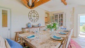 Dining Table, Ivy Cottage, Bolthole Retreats